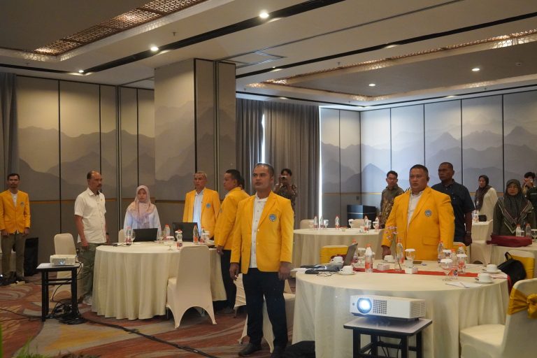 kegiatan Focus Group Discussion (FGD) dan Diseminasi Hasil Pengabdian kepada Masyarakat yang berdampak langsung pada Times Higher Education (THE) Impact Ranking, World Class University, Universitas Negeri Padang yang dilaksanakan di Hotel Santika Padang, Selasa (23/6/2026)
