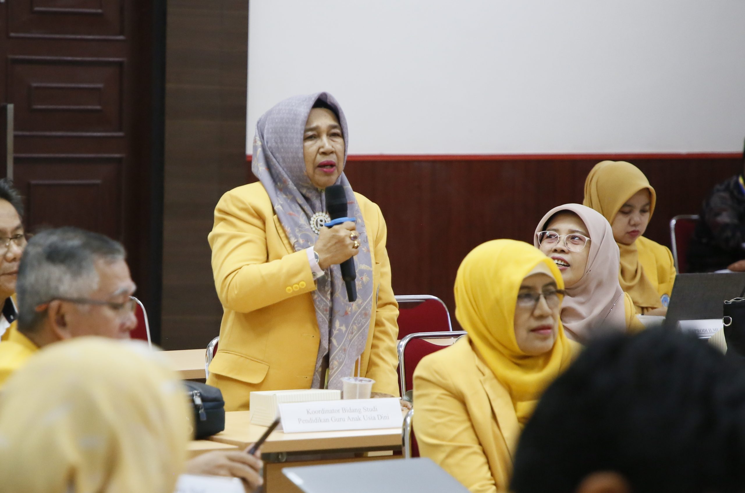 Guru Besar Pendidikan Anak Usia Dini (PAUD) Universitas Negeri Padang (UNP), Prof. Dr. Rakimahwati, M.Pd., (Foto: Aguswandi/ Kantor Komunikasi dan Pemasaran Strategis)