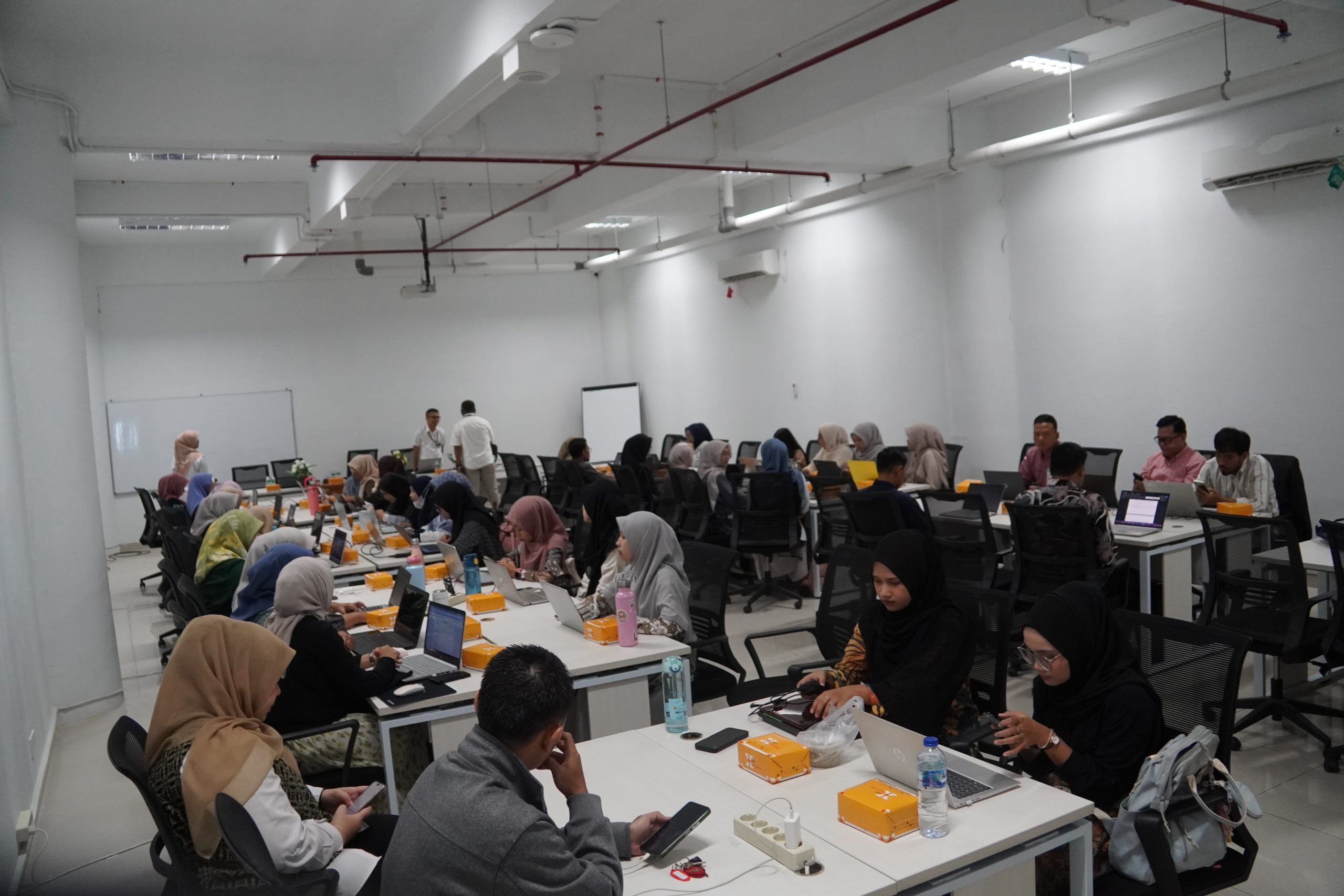 UNP Perkuat Budaya Publikasi Ilmiah, 60 Asisten Riset Ikuti Workshop Penulisan Artikel Berbasis SLR