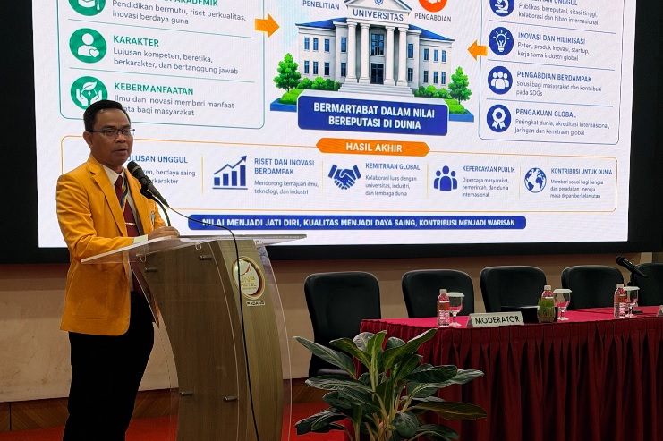 Rektor Krismadinata saat membuka Rakor UNP 2026. (Foto: Furqanul Hamdi/ Kantor Komunikasi dan Pemasaran Strategis)