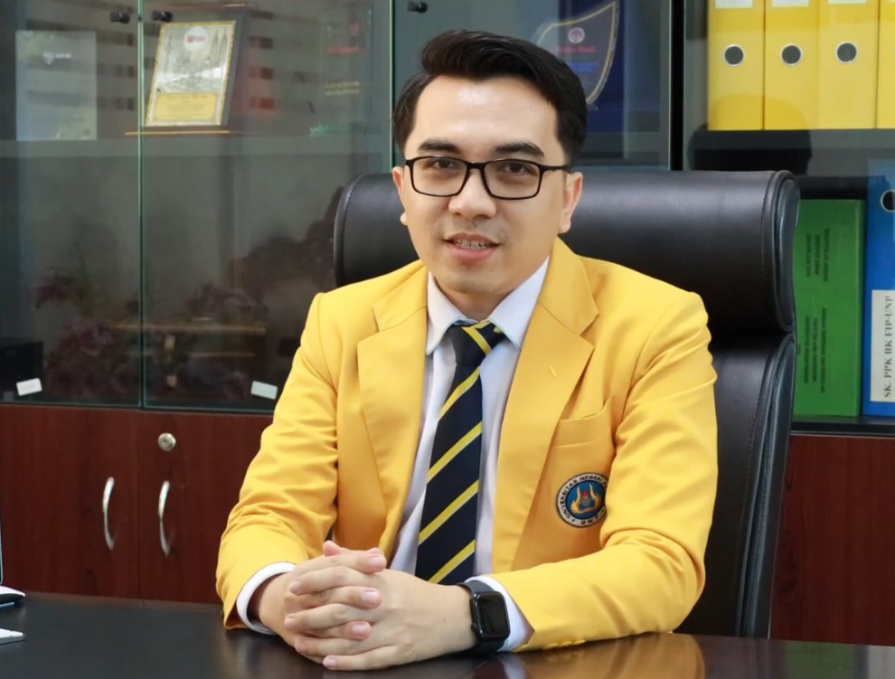 Prof. Dr. Zadrian Ardi, S.Pd., M.Pd., Kons., Pakar UNP bidang kepakaran “Teknologi dan Media dalam Bimbingan dan Konseling”.