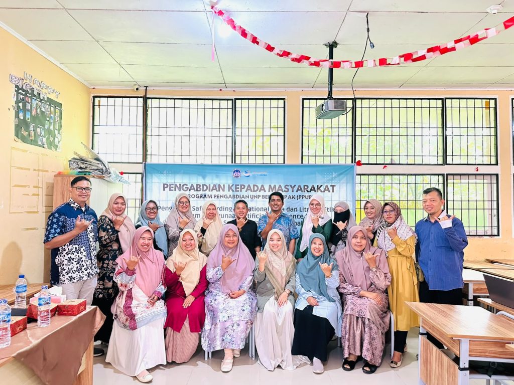 UNP Latih Guru Sosiologi di Tanah Datar