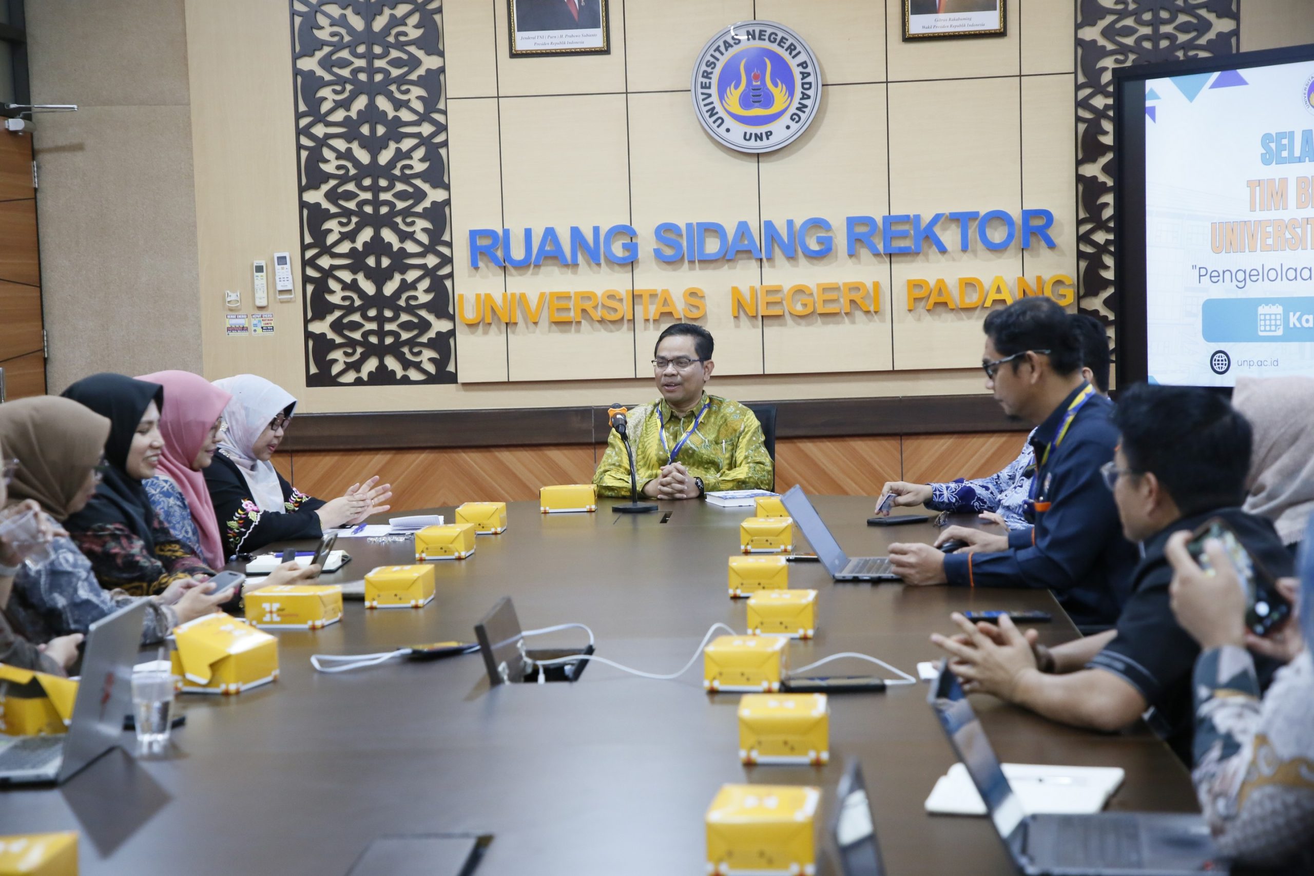 Benchmarking Universitas Fort De Kock Bukittinggi ke UNP