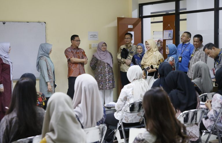 Rektor melakukan monitoring dan evaluasi (monev) pelaksanaan perkuliahan pada hari pertama semester ganjil Tahun Akademik 2026/2027, Rabu (26/8/2026). (Foto: Aguswandi/ Kantor Komunikasi dan Pemasaran Strategis)