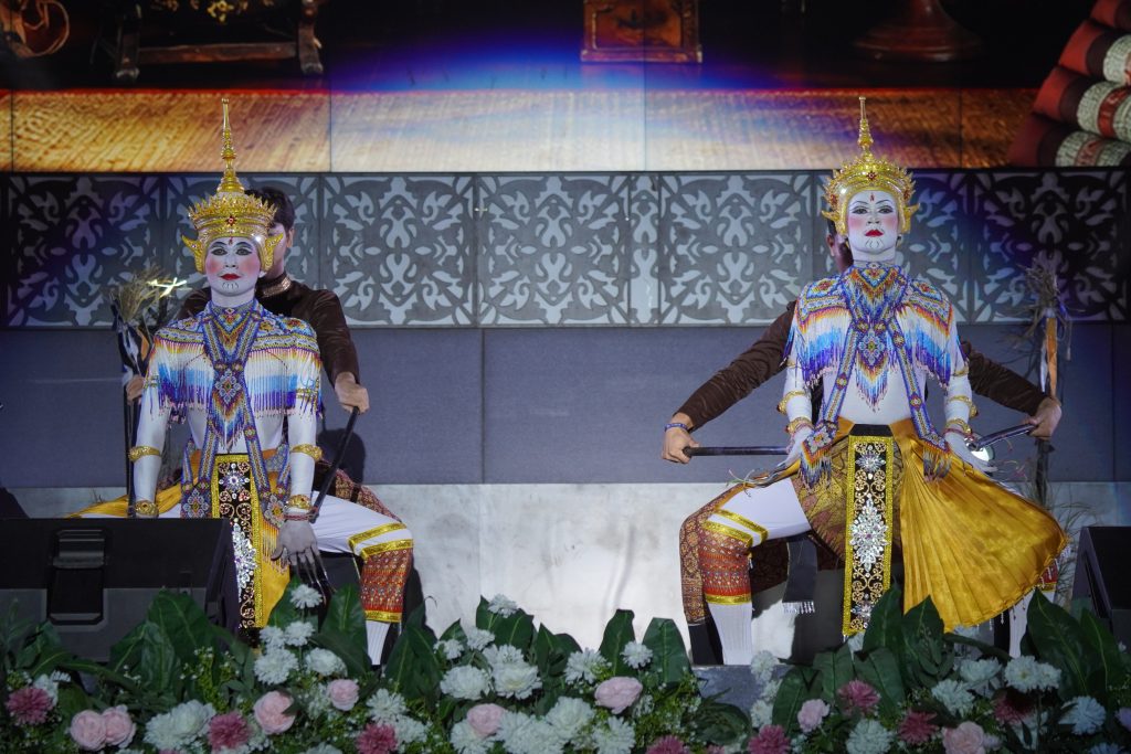 Penampilan delegasi Rajamanggala University of Technology Srivijaya (Foto: Dian Melsa, Allya Septiani Septi/ Kantor Komunikasi dan Pemasaran Strategis)