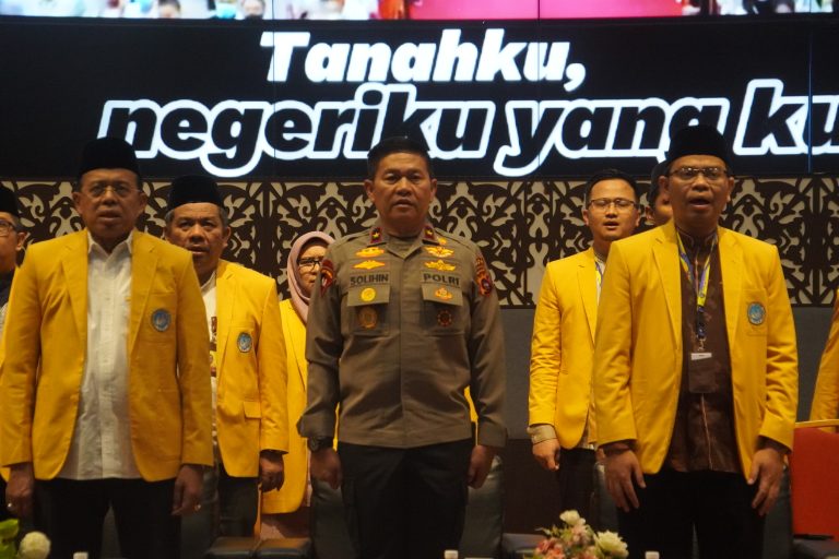Senior Eksekutif, Wakapolda Sumatera Barat, Brigjen Pol. Solihin, S.I.K., M.H., CSPHR, dan Rektor UNP (dari kiri ke kanan). (Foto: Dian Melsa/ Kantor Komunikasi dan Pemasaran Strategis)