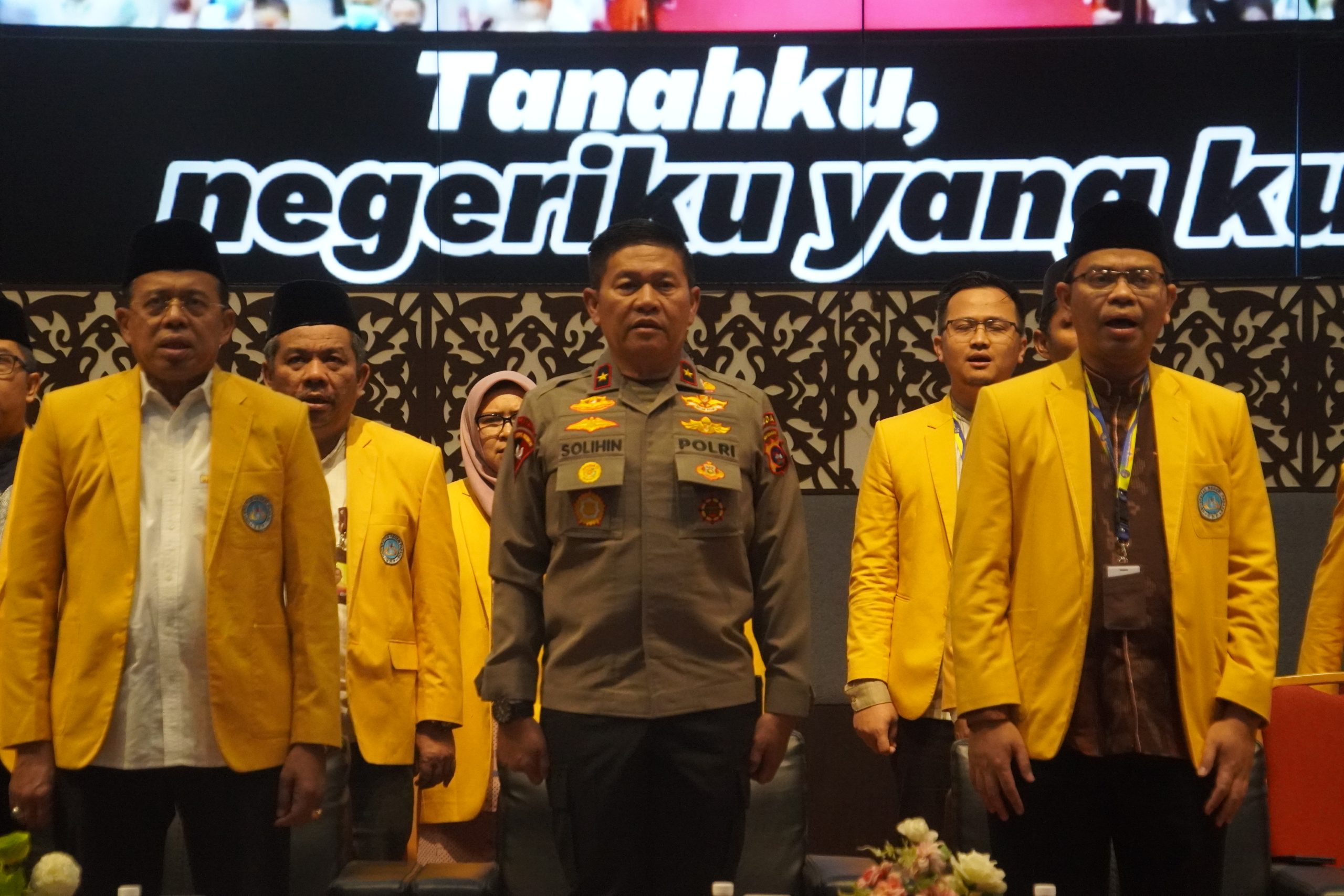 Senior Eksekutif, Wakapolda Sumatera Barat, Brigjen Pol. Solihin, S.I.K., M.H., CSPHR, dan Rektor UNP (dari kiri ke kanan). (Foto: Dian Melsa/ Kantor Komunikasi dan Pemasaran Strategis)
