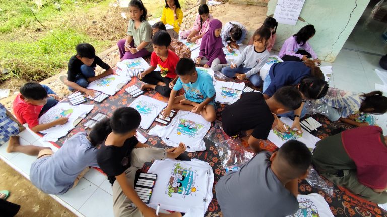 Workshop Ilustrasi dan Storytelling Visual sebagai Media Trauma Healing Anak Terdampak Banjir Bandang di Kelurahan Koto Panjang Ikua Koto