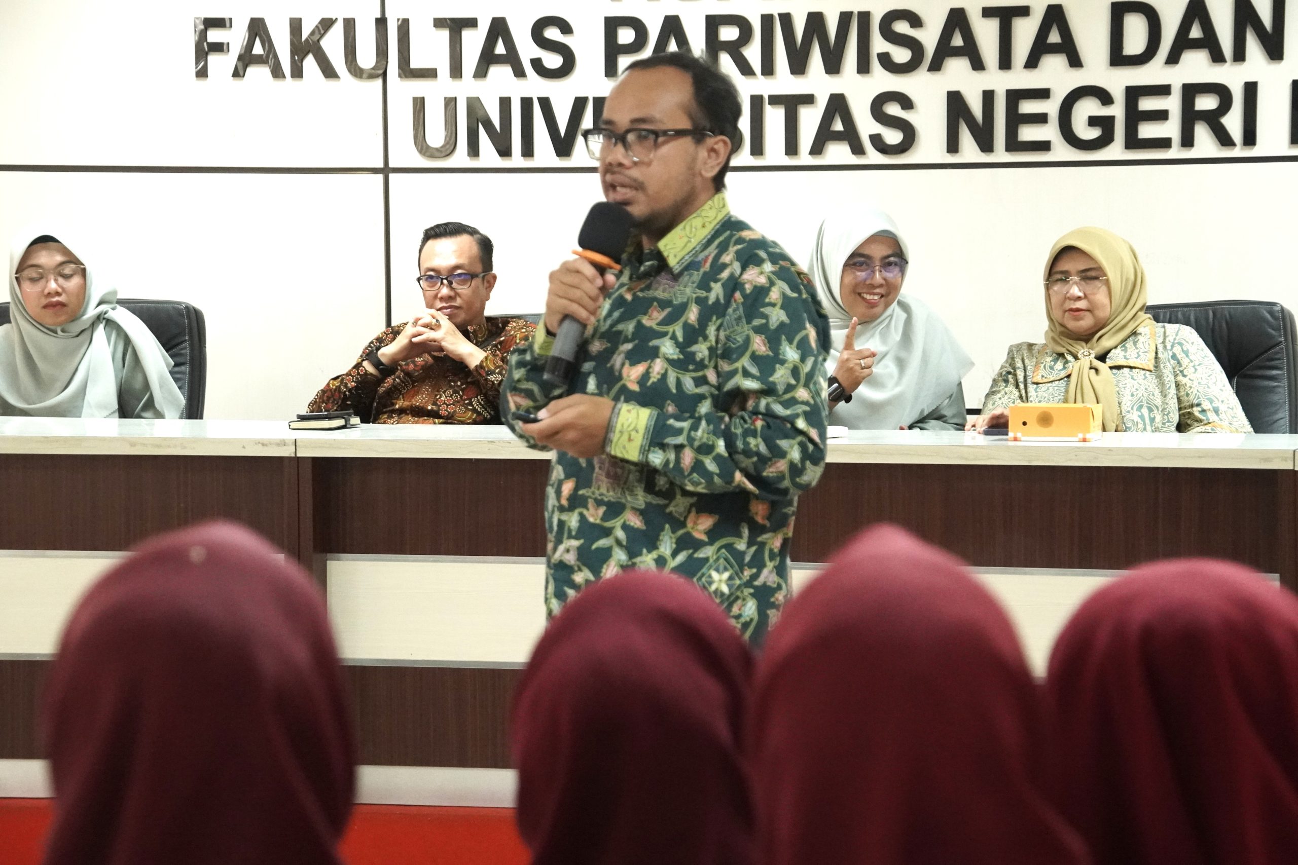 UNP Terima Kunjungan SMK N 1 Padang Panjang