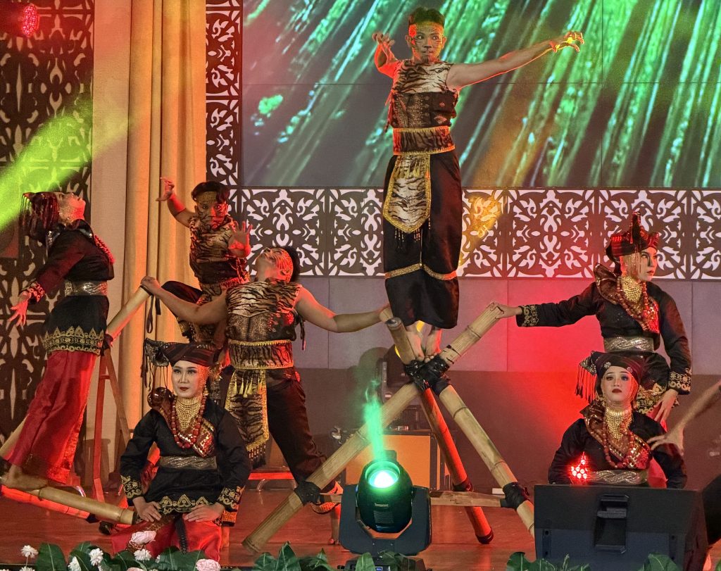 Penampilan Tari Symphony of Serumpun. (Foto: Dian Melsa/KKPS)