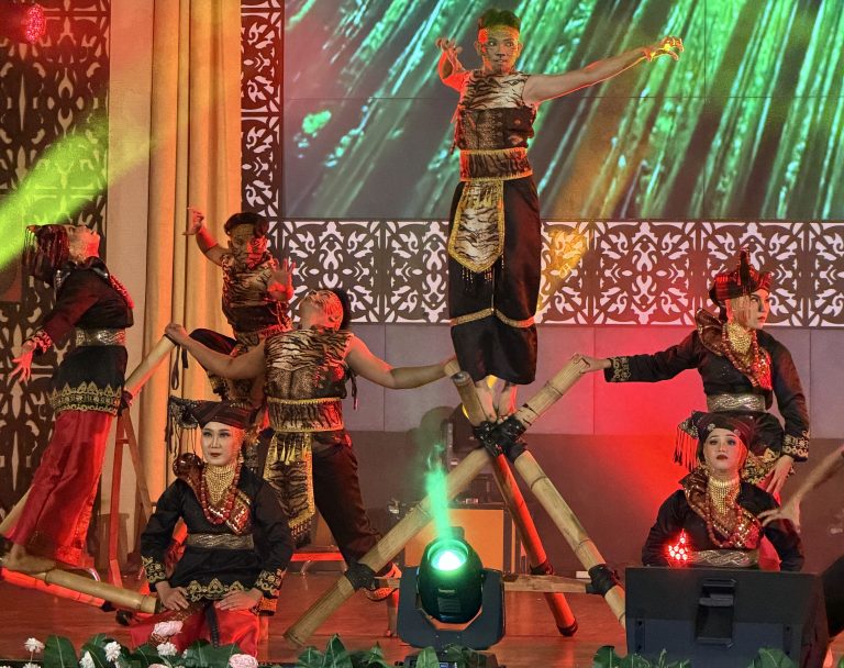 Penampilan Tari Symphony of Serumpun. (Foto: Dian Melsa/KKPS)