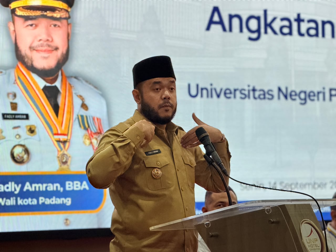 Wali Kota Padang Fadly Amran saat memberikan arahan pada acara tersebut, Senin (14/9/2026) di Convention & Hotel UNP. (Foto: Dian Melsa/ Kantor Komunikasi dan Pemasaran Strategis)