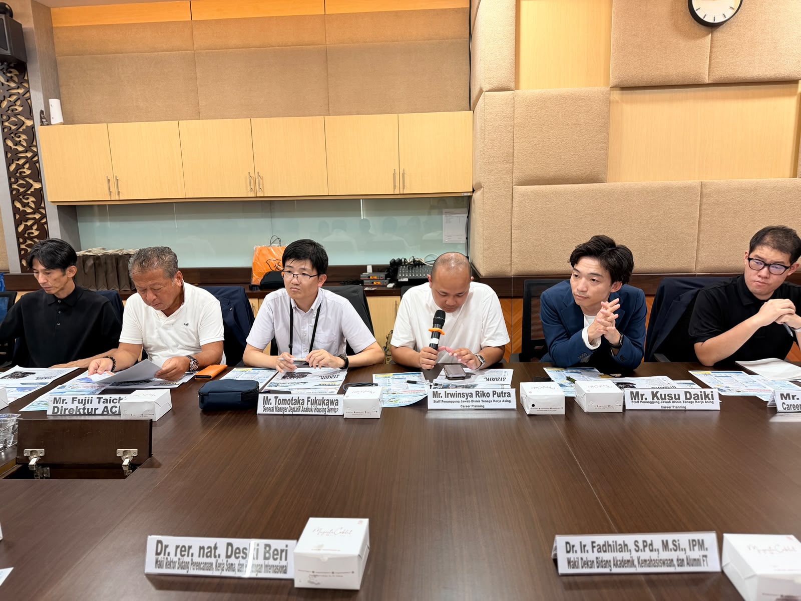 Rombongan dari jempang menghadiri agenda Career Planning Co., Ltd., Anabuki Global, Inc., Crie Anabuki, Inc., ACR, dan Tempstaff Forum Jepang ke UNP. (Foto: Dian Melsa/KKPS)